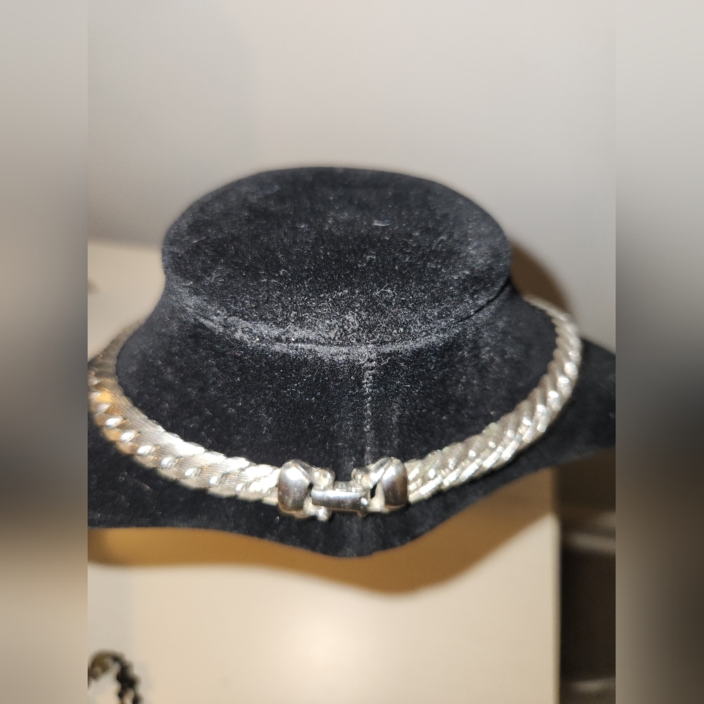 Vintage Silvertone Herringbone Chocker! Not singed from what I can see. - Picture 3 of 7
